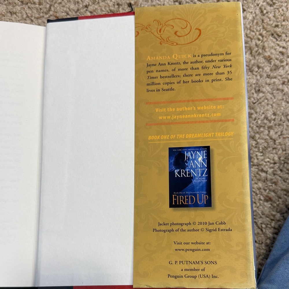 Burning Lamp Novel by Amanda Quick- Hardcover with holographic design - Picture 8 of 9